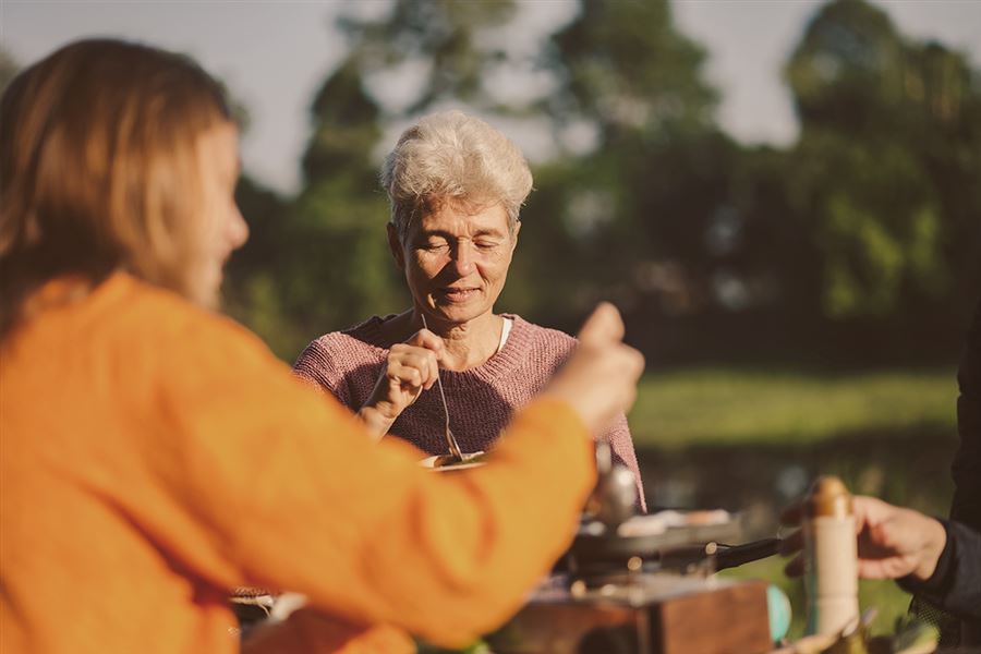 Two women eating